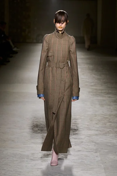 Look 30